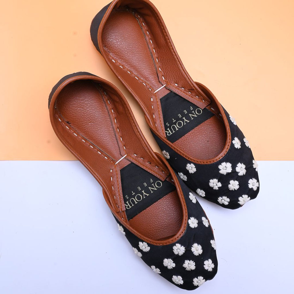 Classic Contrast Khussa - Main Image